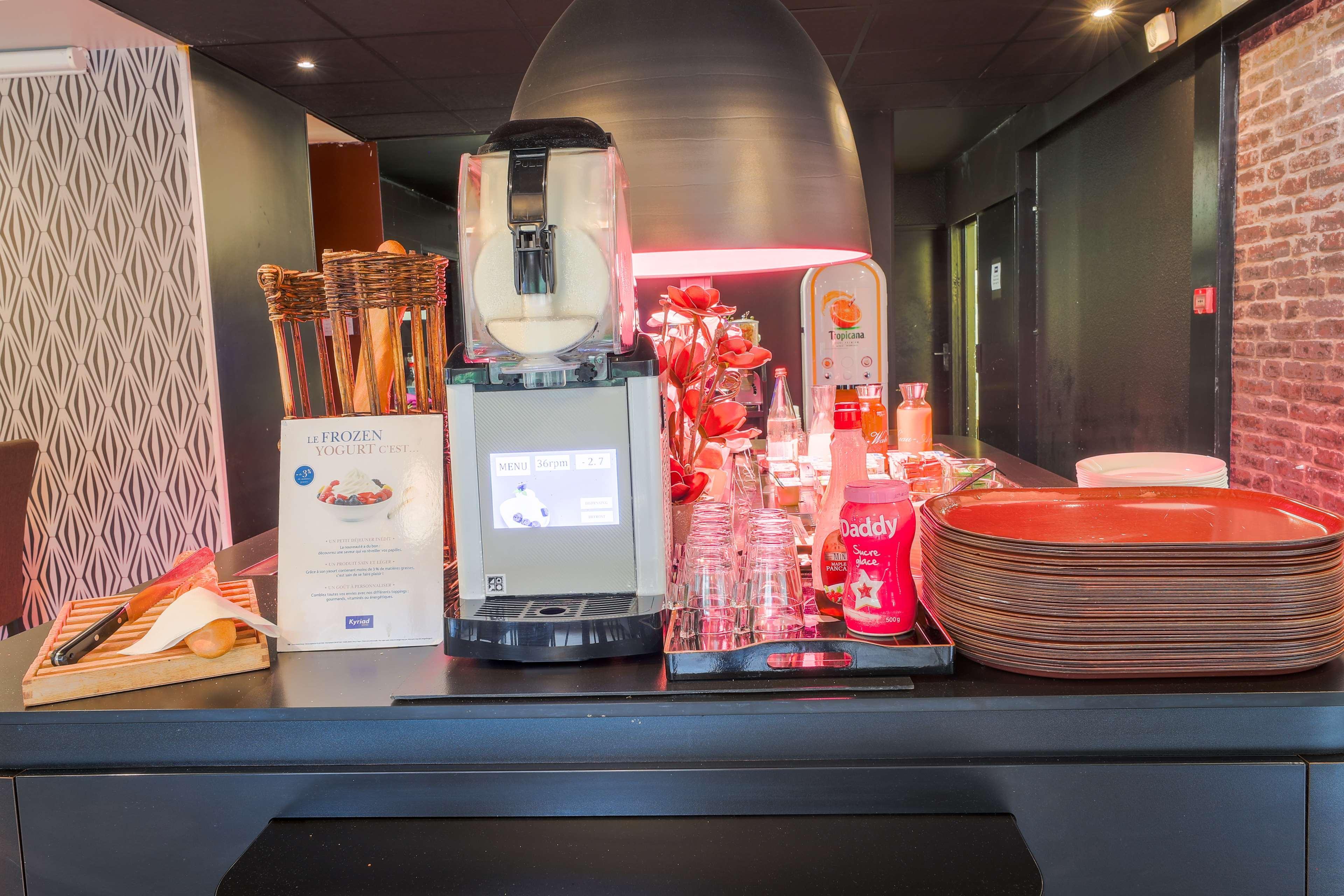 Hotel Restaurant Kyriad De Peronne Eksteriør billede