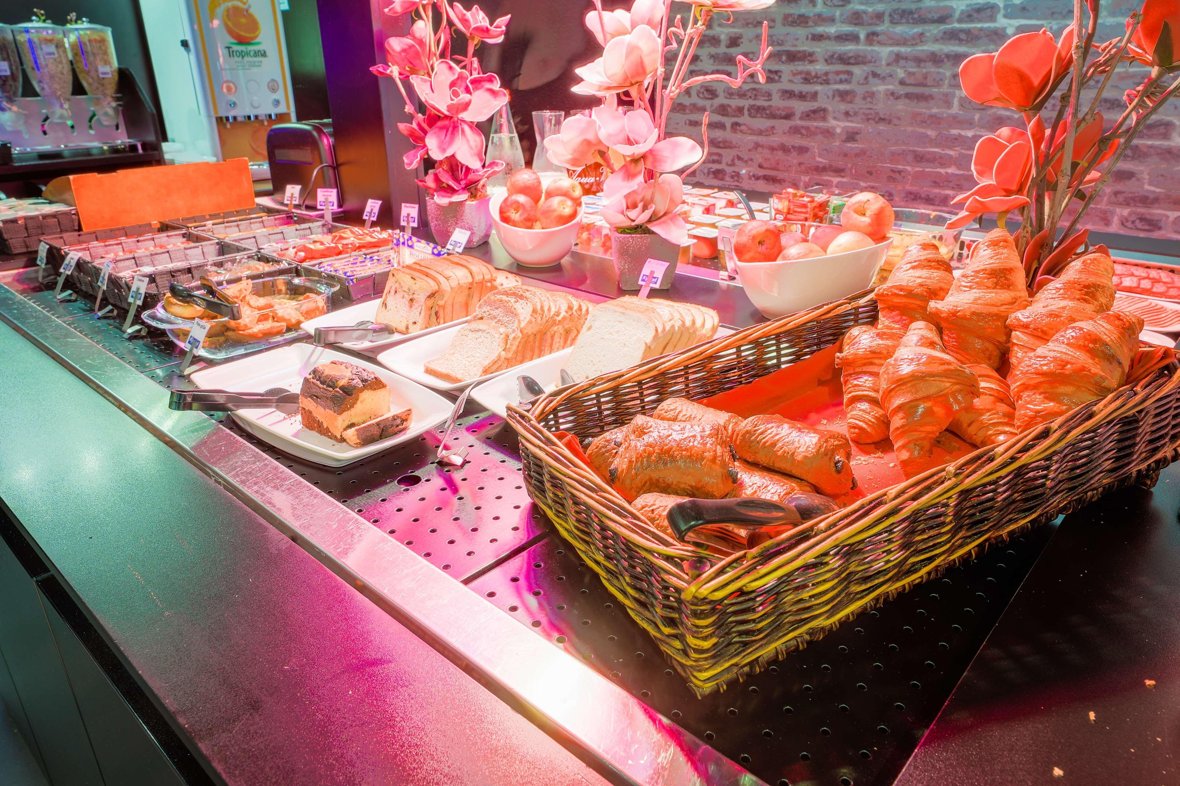 Hotel Restaurant Kyriad De Peronne Eksteriør billede