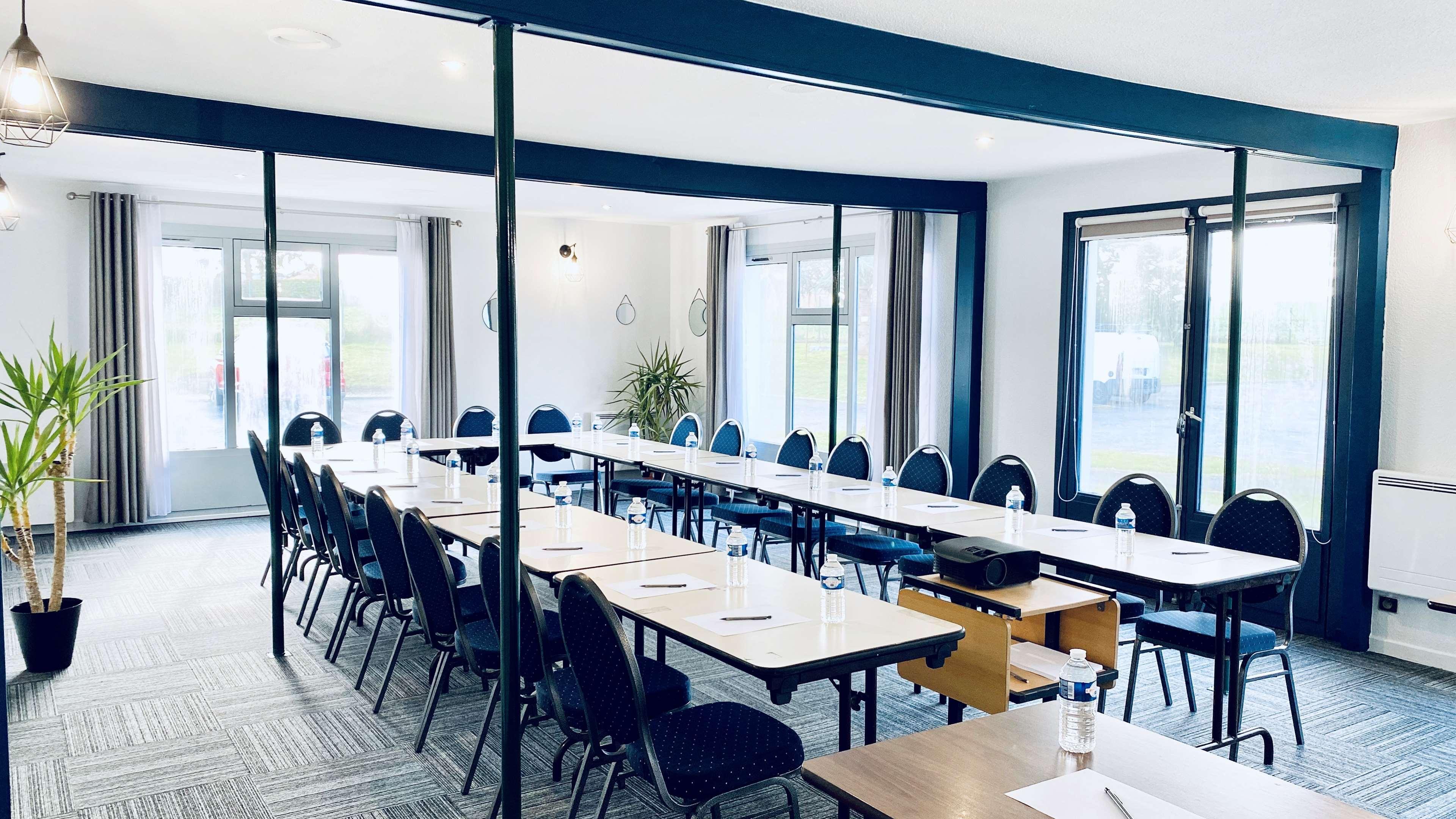 Hotel Restaurant Kyriad De Peronne Eksteriør billede