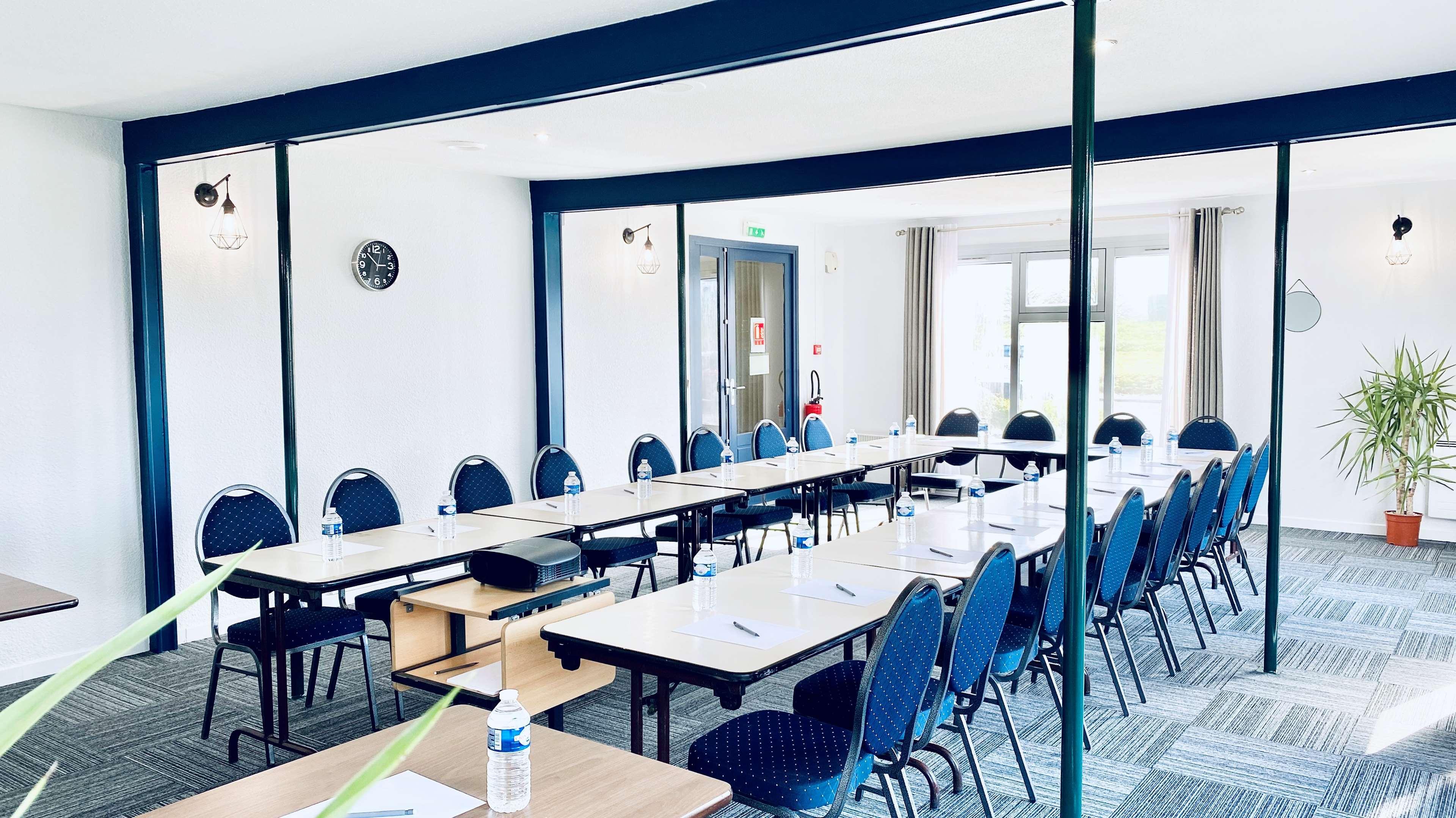 Hotel Restaurant Kyriad De Peronne Eksteriør billede
