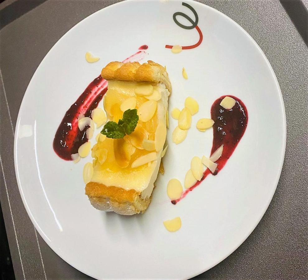 Hotel Restaurant Kyriad De Peronne Eksteriør billede