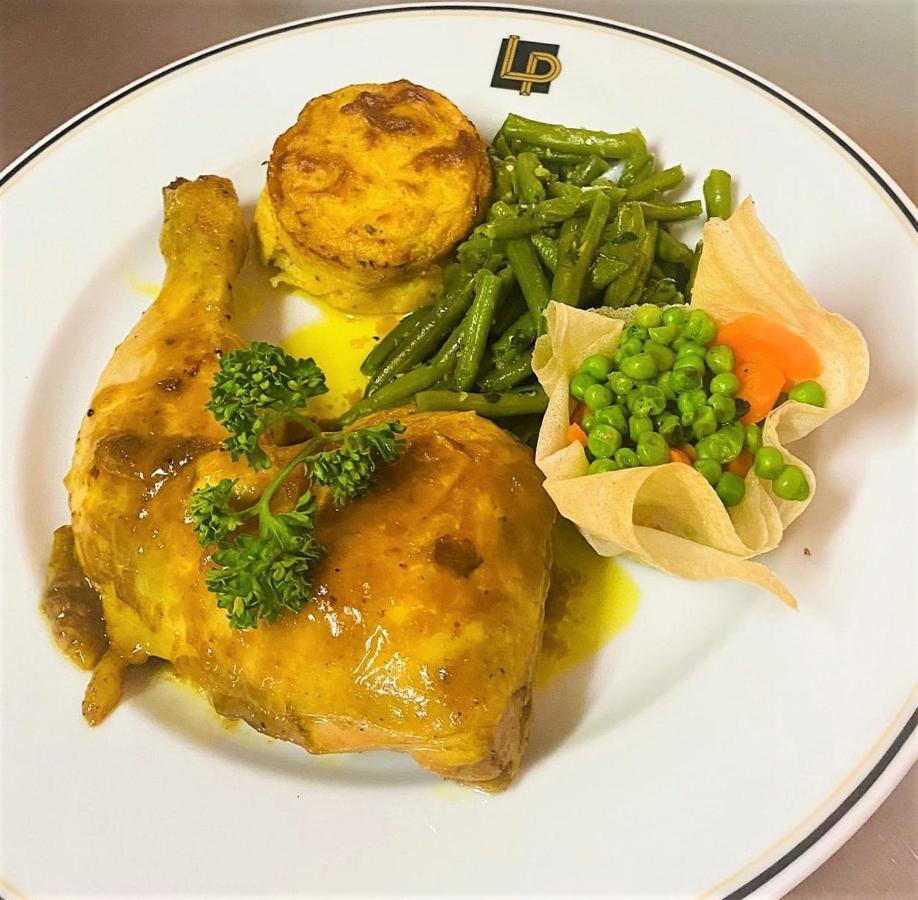 Hotel Restaurant Kyriad De Peronne Eksteriør billede