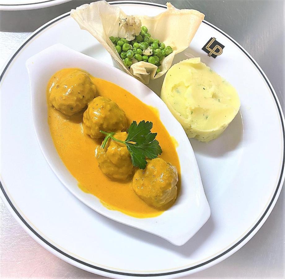 Hotel Restaurant Kyriad De Peronne Eksteriør billede