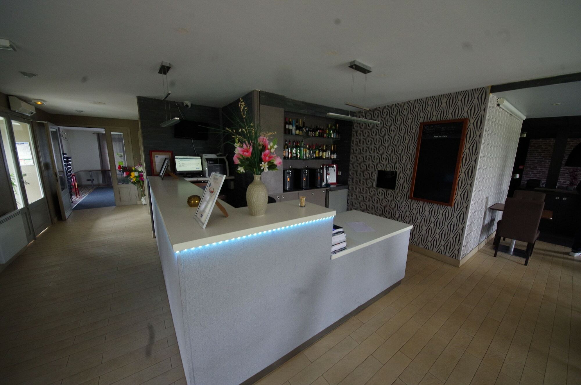 Hotel Restaurant Kyriad De Peronne Eksteriør billede
