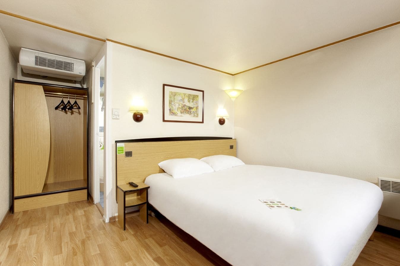 Hotel Restaurant Kyriad De Peronne Eksteriør billede