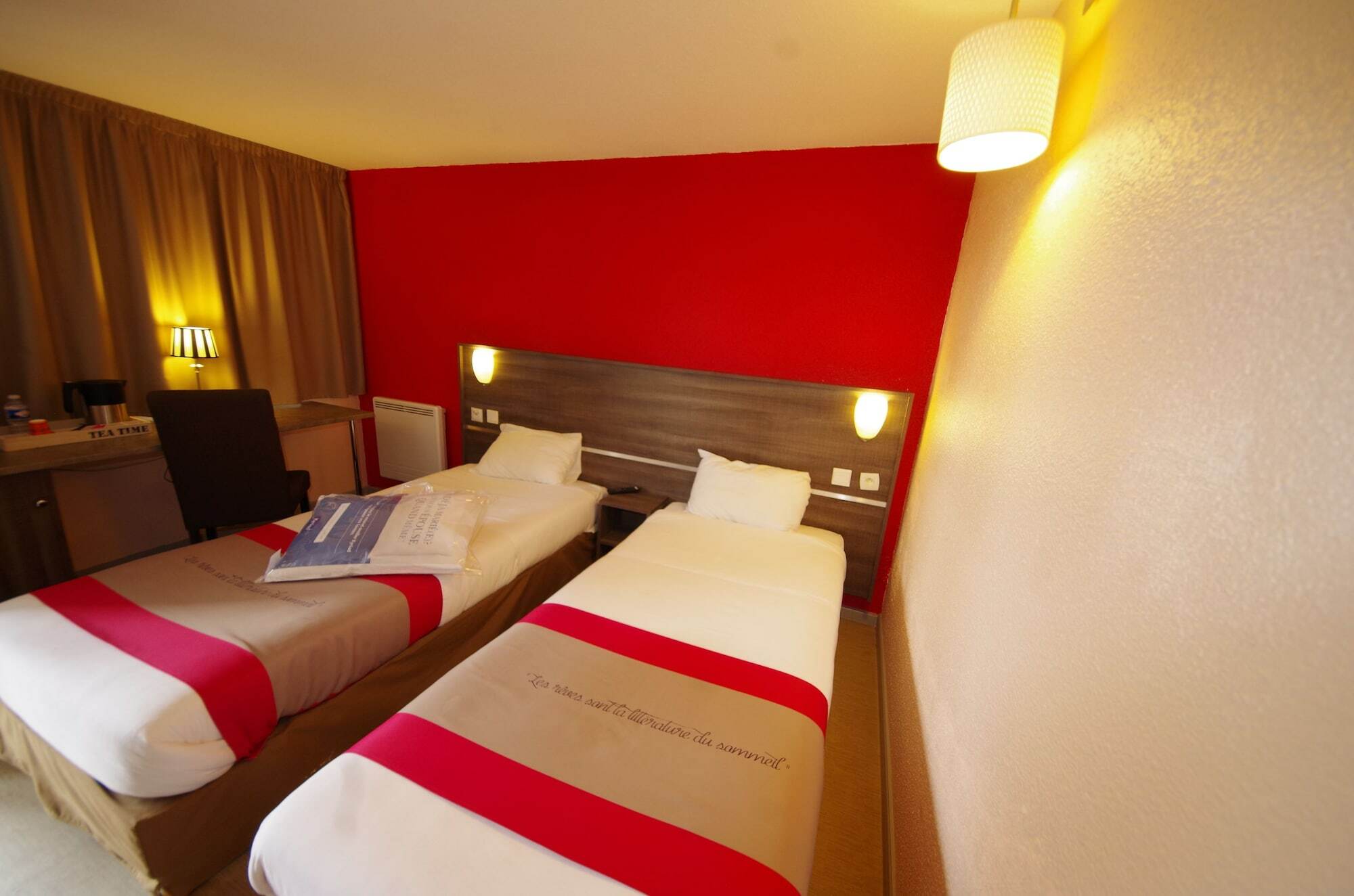 Hotel Restaurant Kyriad De Peronne Eksteriør billede