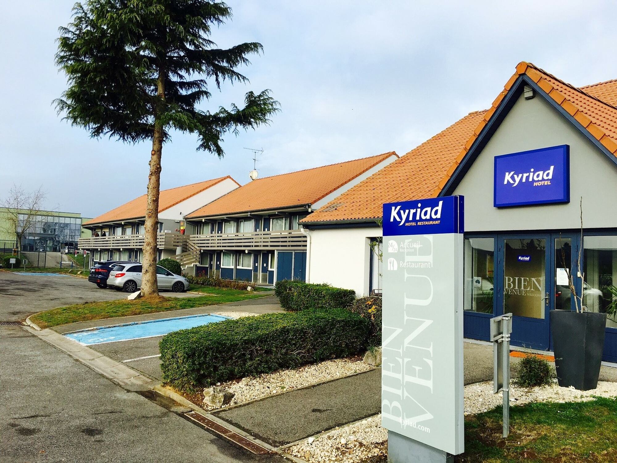 Hotel Restaurant Kyriad De Peronne Eksteriør billede